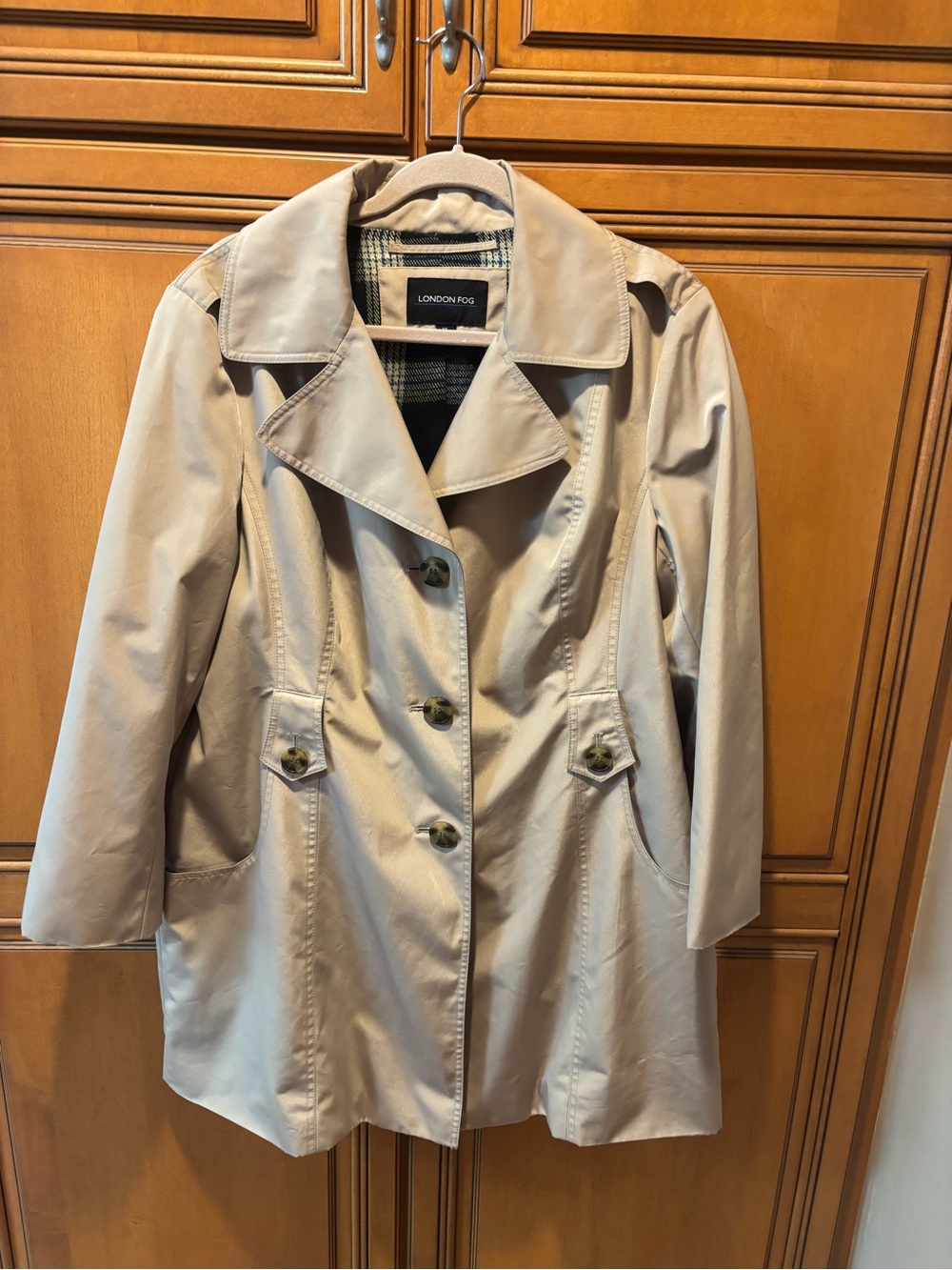 London Fog Light Beige Women's Trench Coat with Plaid Lining. Size:XL